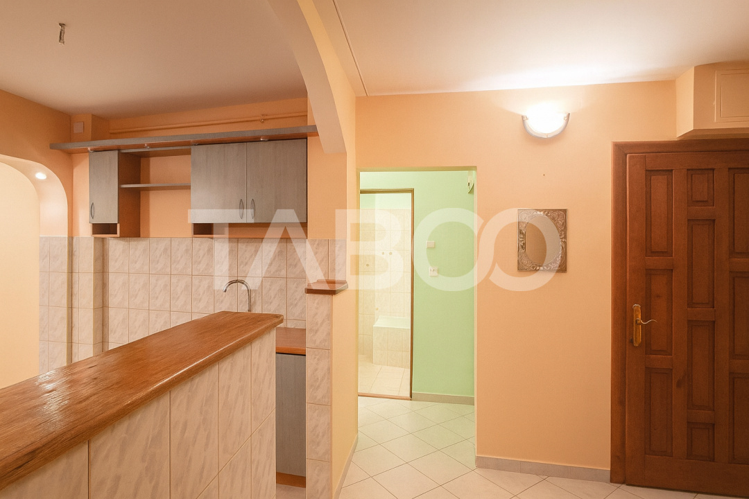 2 camere de vanzare la etajul 1 - Apartament decomandat cu pivnita