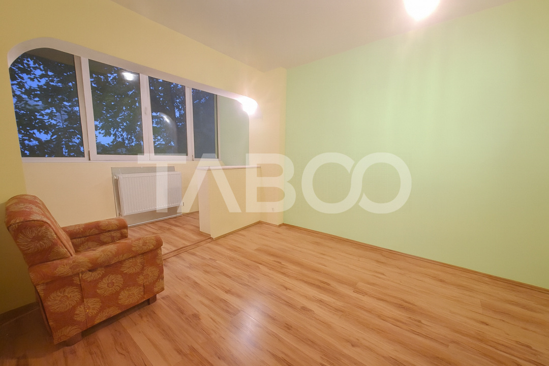 2 camere de vanzare la etajul 1 - Apartament decomandat cu pivnita