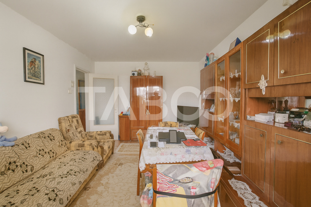 3 camere decomandate de vanzare la etajul 2 cu balcon si pivnita