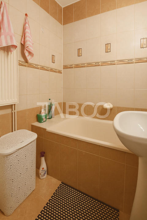 3 camere decomandate de vanzare la etajul 2 cu balcon si pivnita