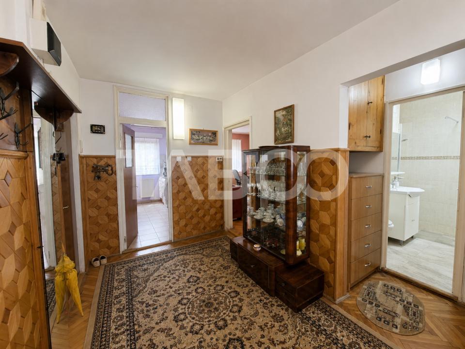 Ap 3 camere 2 bai 2 balcoane pivnita etaj 2 Str.Rusciorului Lidl Cibin