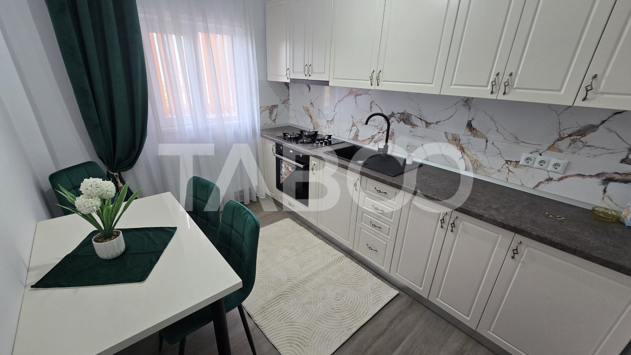 Aparament de vanzare decomandat Strand 2 camere balcon mobilat utilat