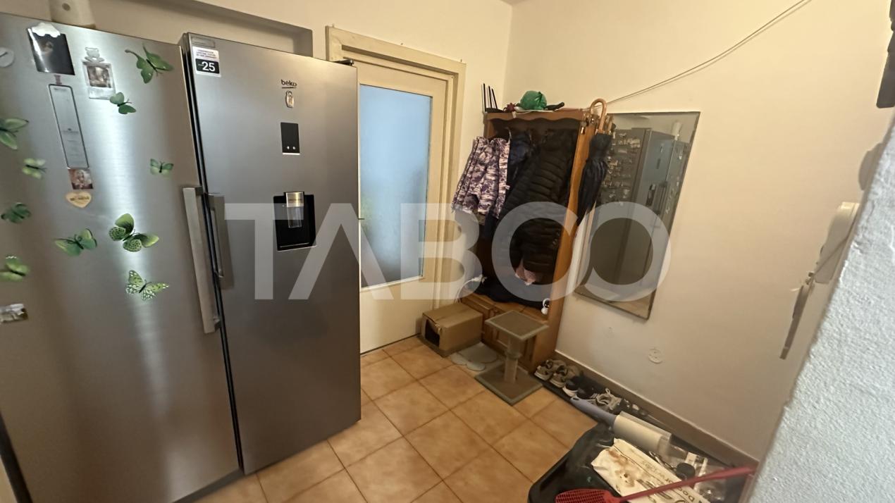 Aparatament 2 camere decomandat cu pivnita zona Centrala Sibiu