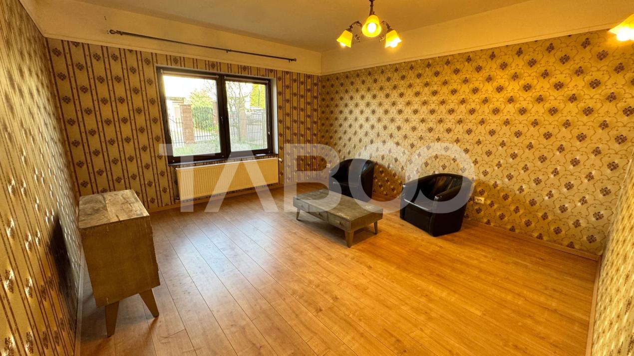 Apartamanet 3 camere de inchiriat mobilat utilat 100 mpu Tilisca