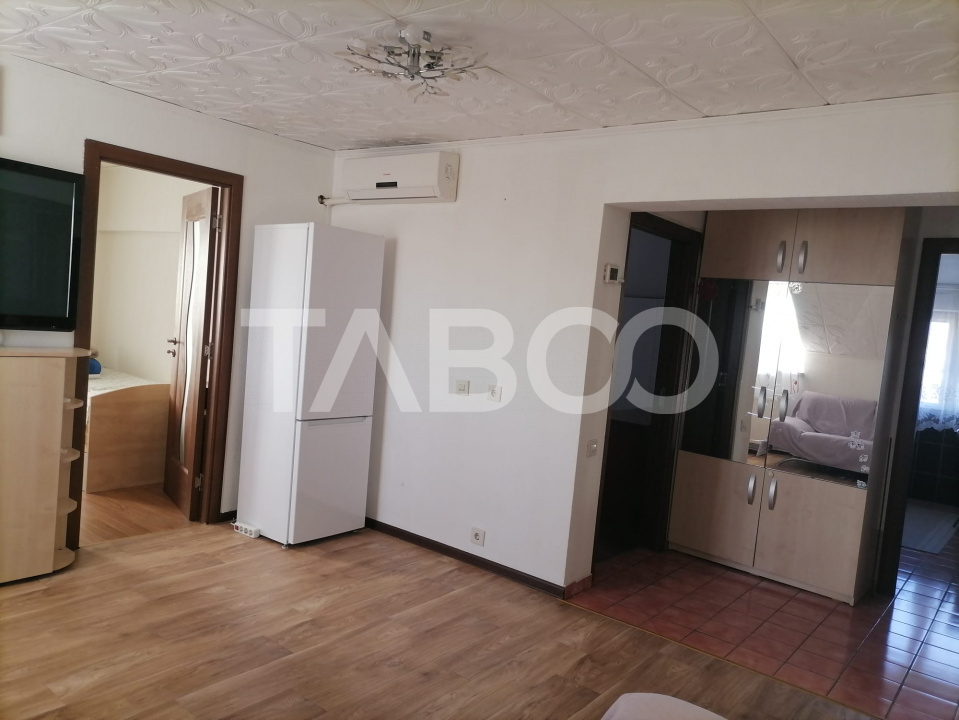 Apartamen 3 camere si balcon etaj 3 in zona Trei Stejari de inchiriat 