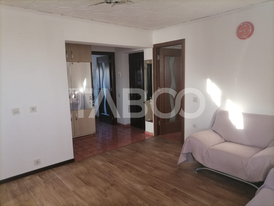 Apartamen 3 camere si balcon etaj 3 in zona Trei Stejari de inchiriat 