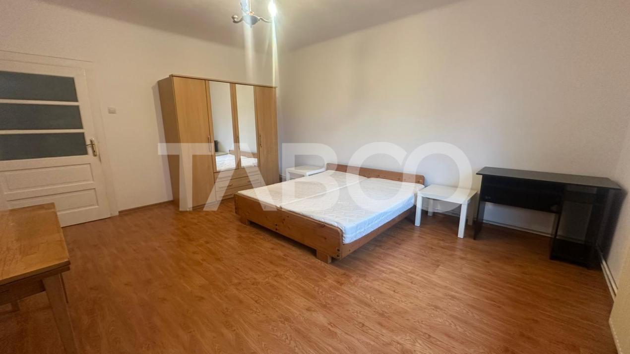 Apartament 105 mpu cu curte  la casa 3 camere zona Tiglari Sibiu 