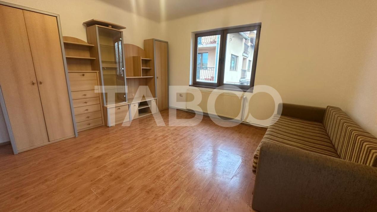 Apartament 105 mpu cu curte  la casa 3 camere zona Tiglari Sibiu 