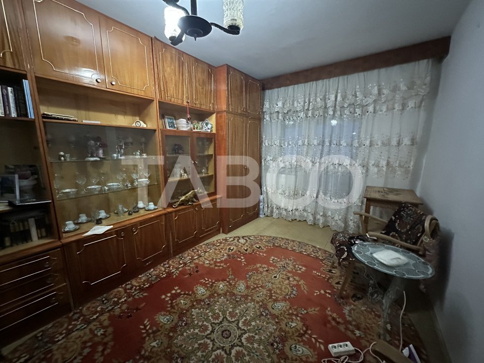 Apartament 2 camere 2 balcone boxa la subsol  etaj 3 Zona Castanului in Fagaras - Castanului