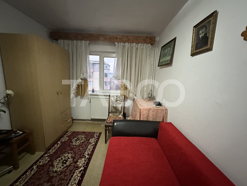 Apartament 2 camere 2 balcone boxa la subsol  etaj 3 Zona Castanului