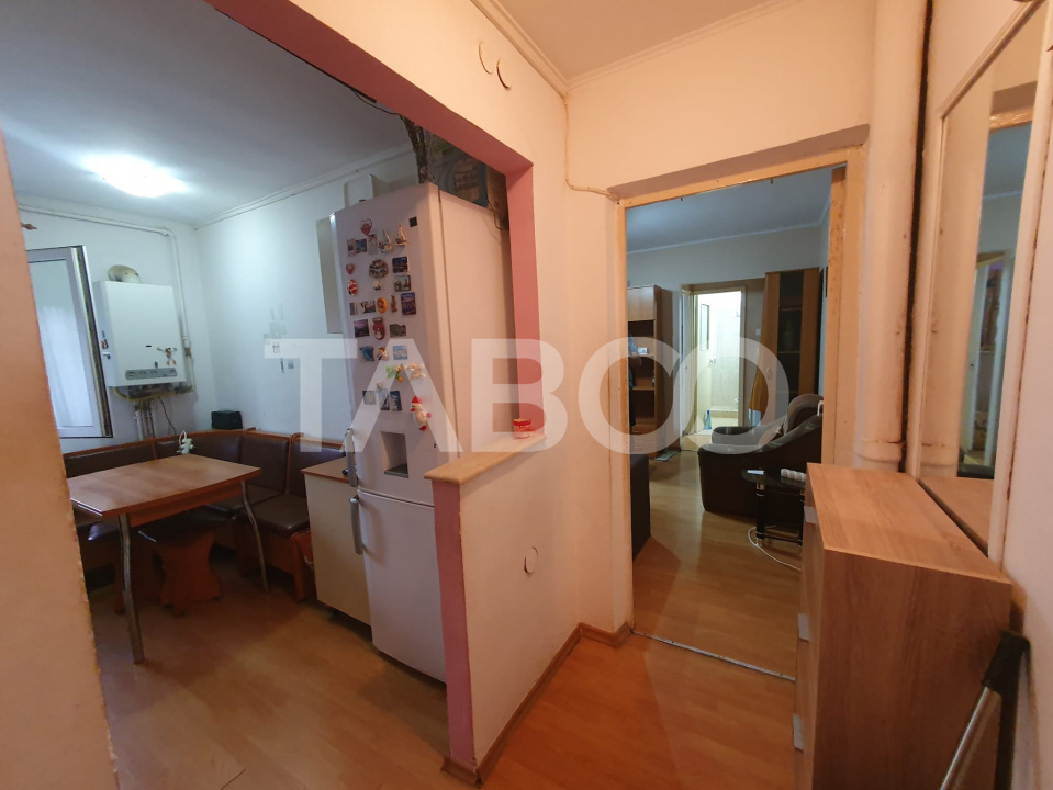 Apartament 2 camere 43 mp utili semidecomandat etaj 3 zona Negoiu