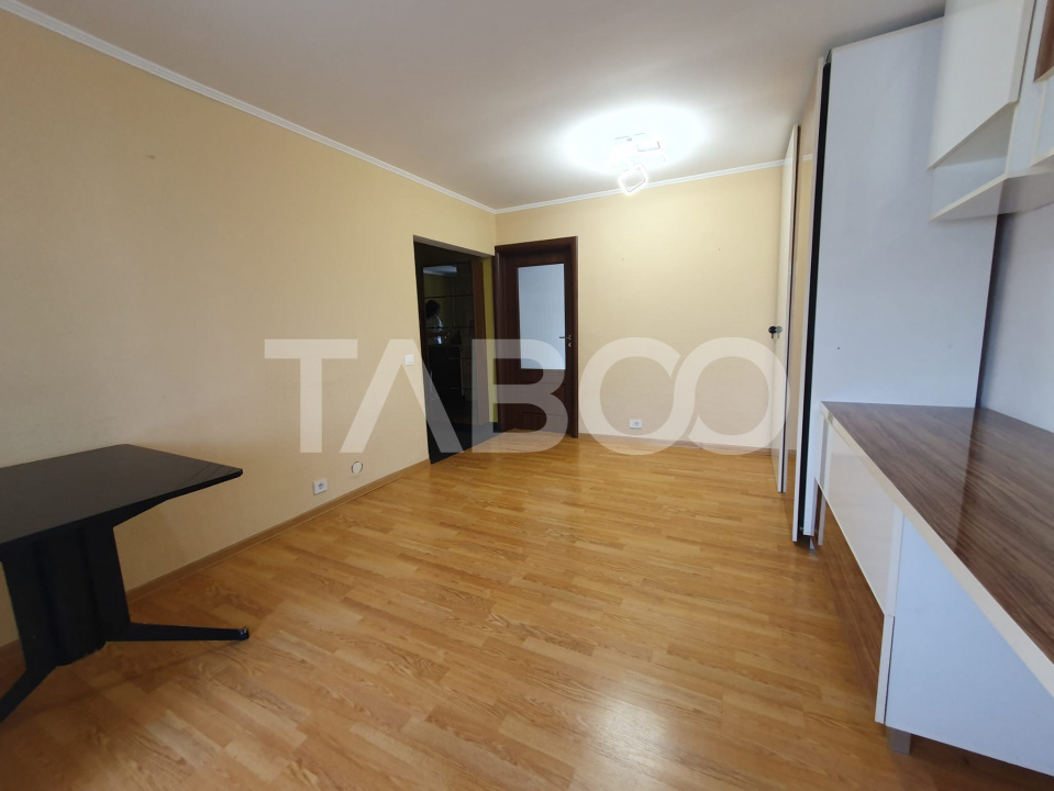 Apartament 2 camere 52 mp utili decomandat etaj 1 zona Campului