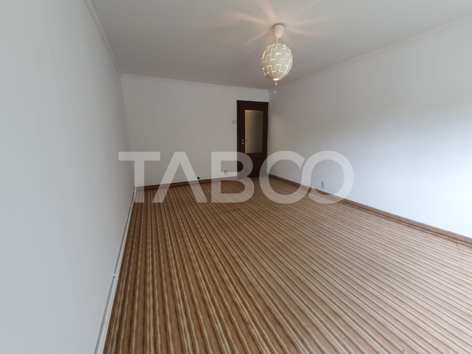 Apartament 2 camere 52 mp utili decomandat etaj 1 zona Campului