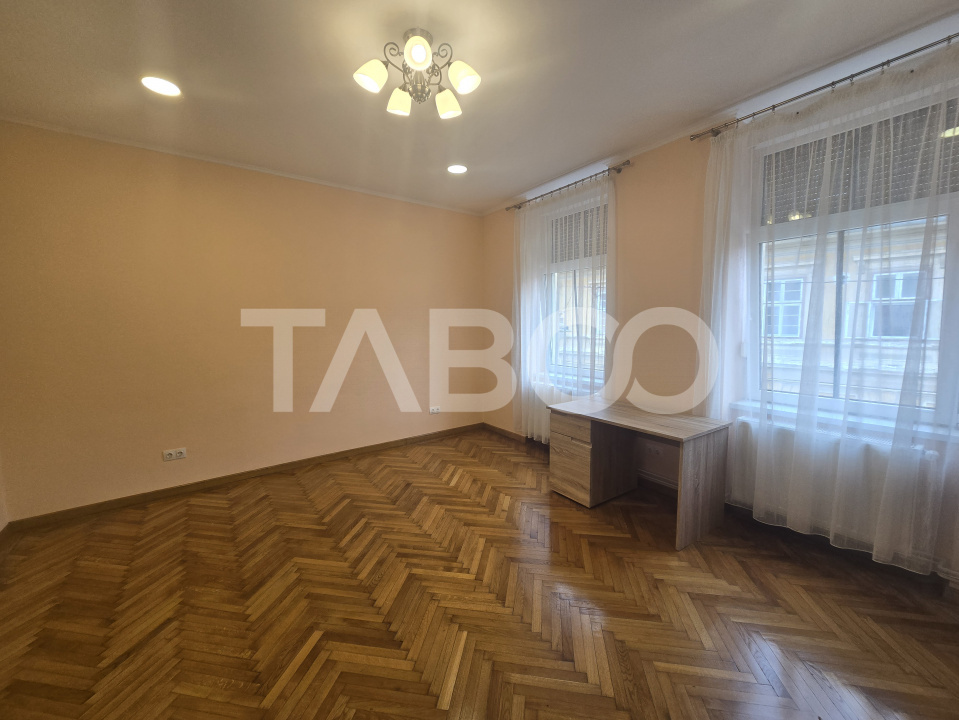 Apartament 2 camere 77mpu etaj 1 loc de parcare in Centrul Istoric