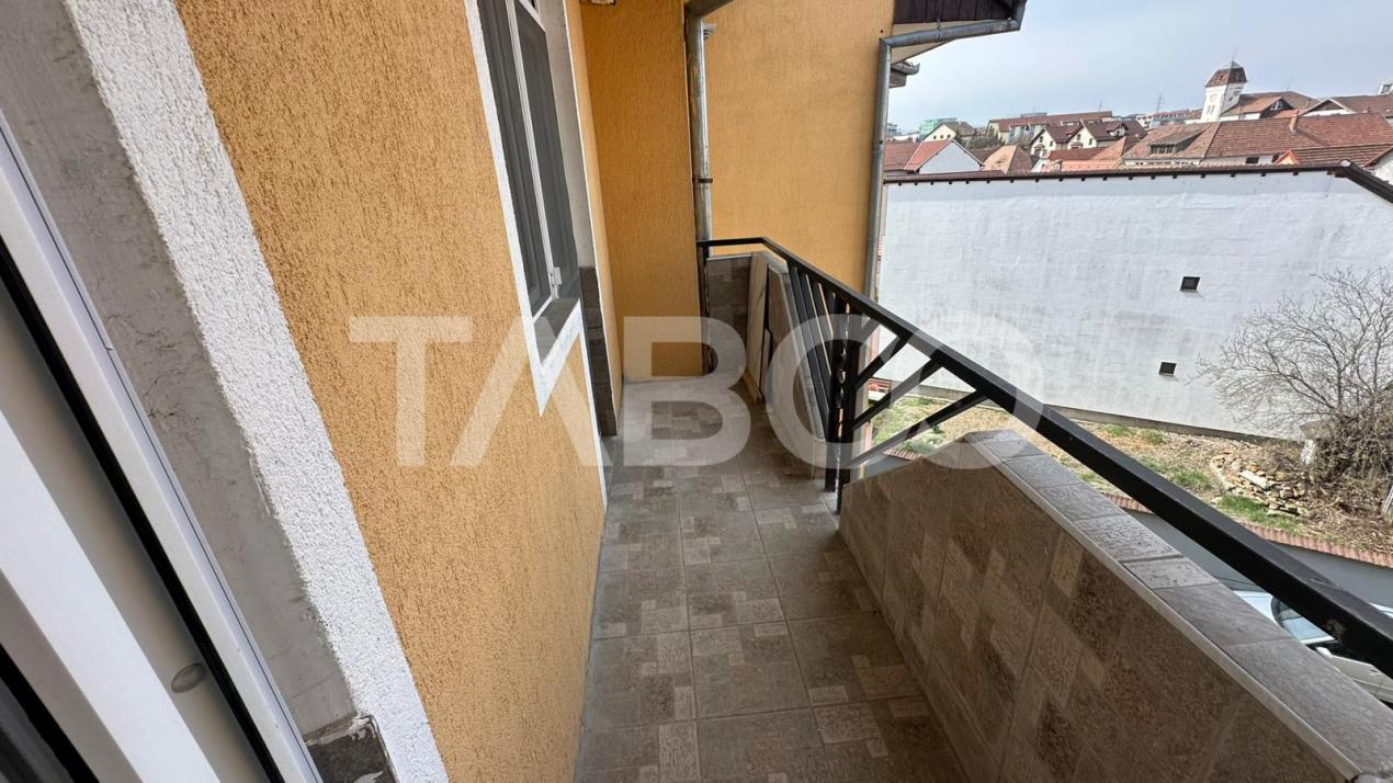 Apartament 2 camere balcon modern loc de parcare zona Turnisor Sibiu