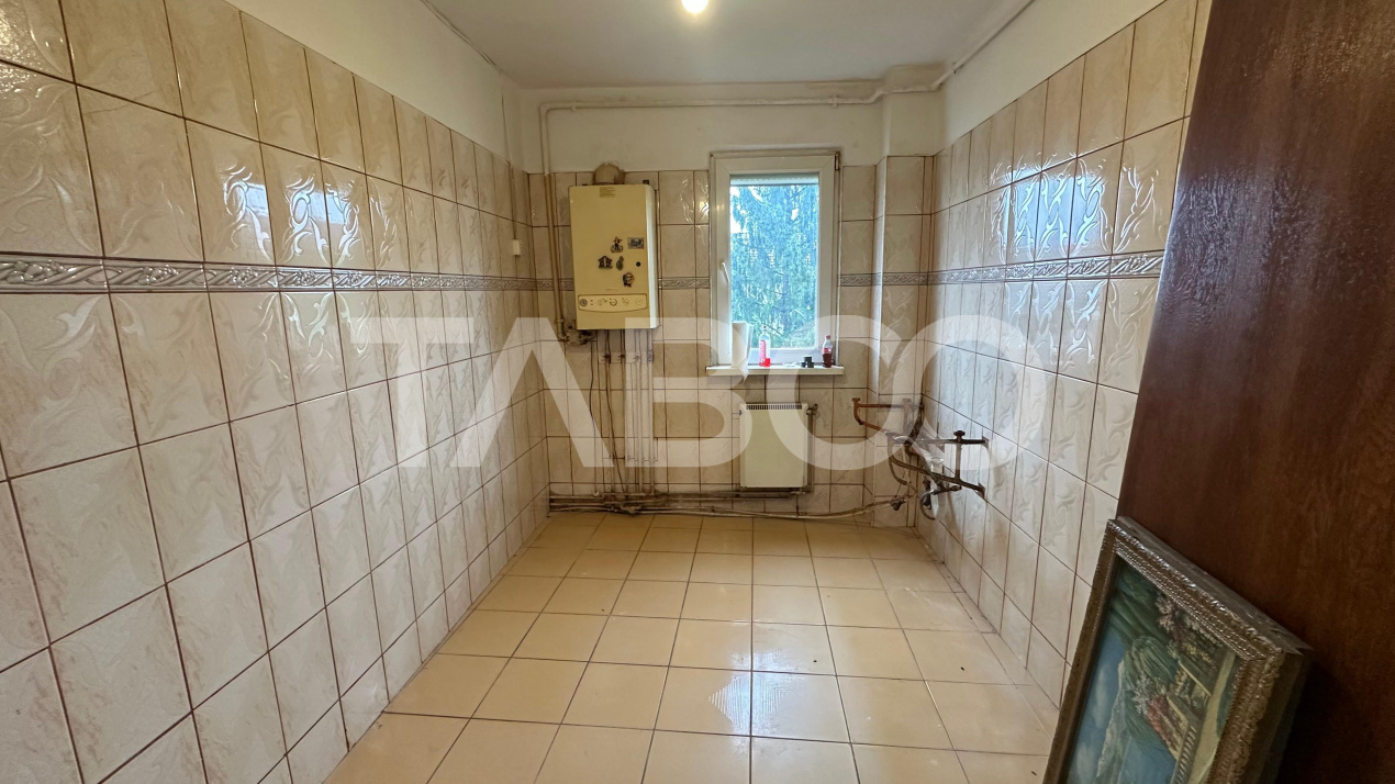 Apartament 2 camere balcon si pivnita zona Mihai Viteazul Sibiu 