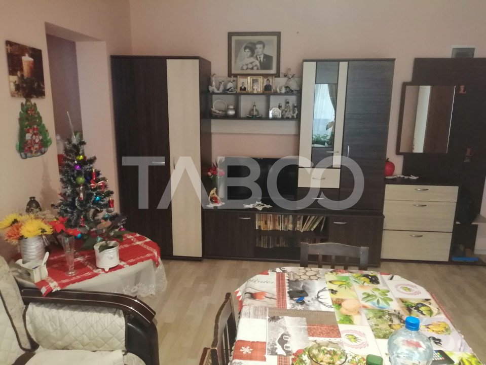 Apartament 2 camere complet mobilat de inchiriat etaj intermediar boxa