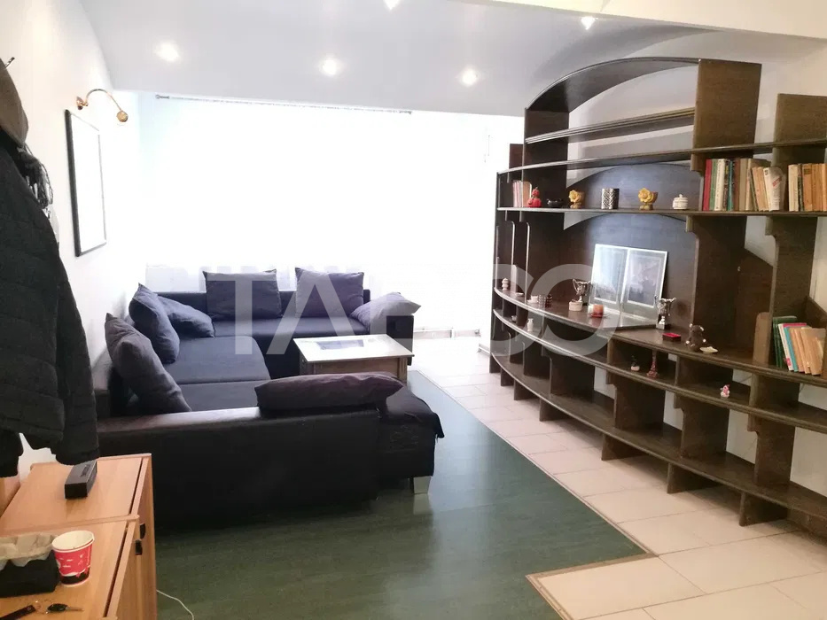 Apartament 2 camere cu balcon decomandat de inchiriat zona Strand