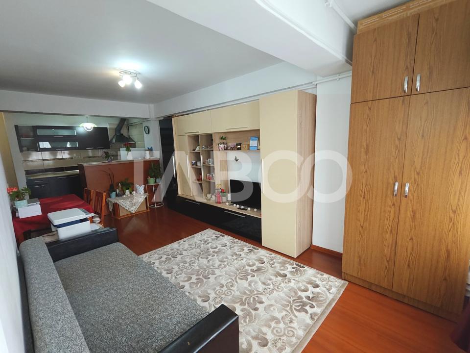 Apartament 2 camere cu balcon in bloc cu lift in zona Doamna Stanca