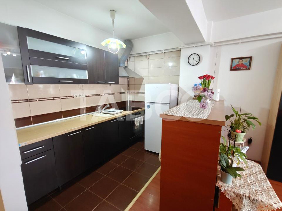 Apartament 2 camere cu balcon in bloc cu lift in zona Doamna Stanca