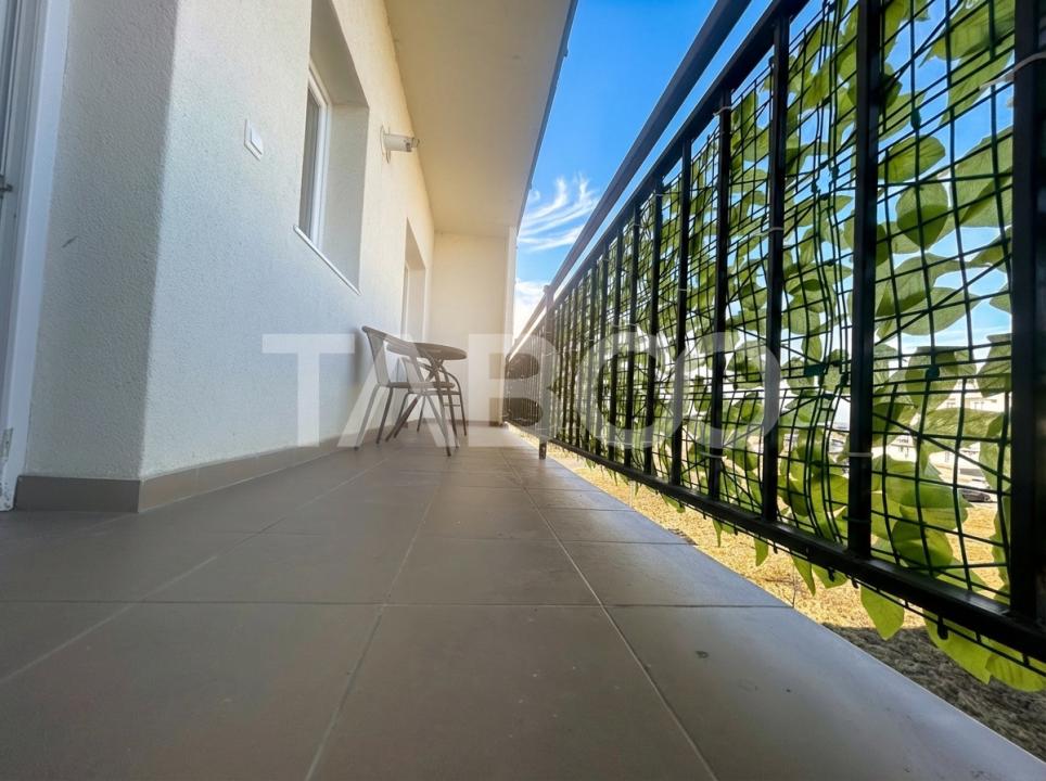 Apartament 2 camere cu balcon si parcare privata de inchiriat