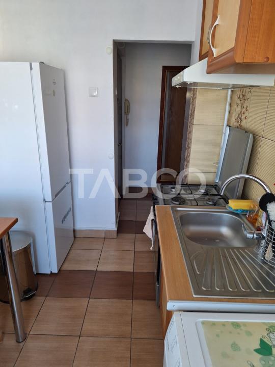 Apartament 2 camere de inchiriat semidecomandat 46 mp zona Terezian