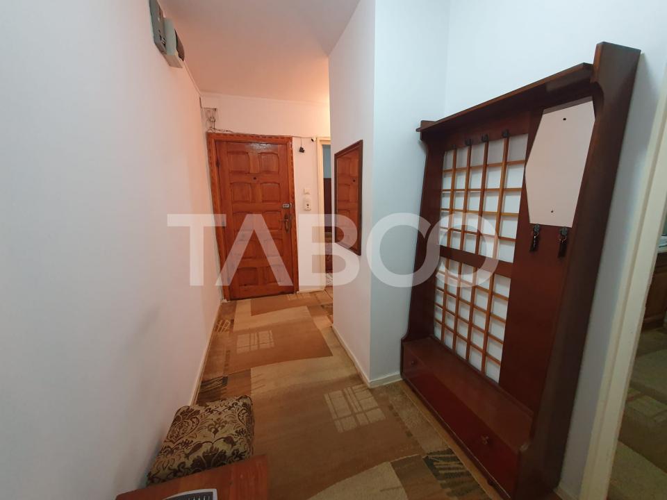 Apartament 2 camere de inchiriat zona 1 Decembrie etaj 2