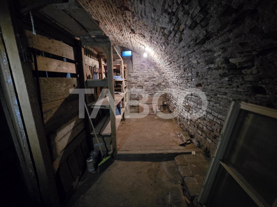 Apartament 2 camere de vanzare 2 pivnite garaj Centrul Istoric Sibiu