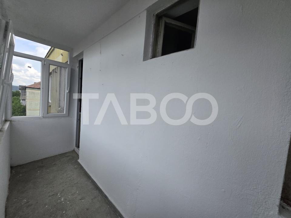 Apartament 2 camere de vanzare 37 mp balcon zona Mihai Viteazul Sibiu