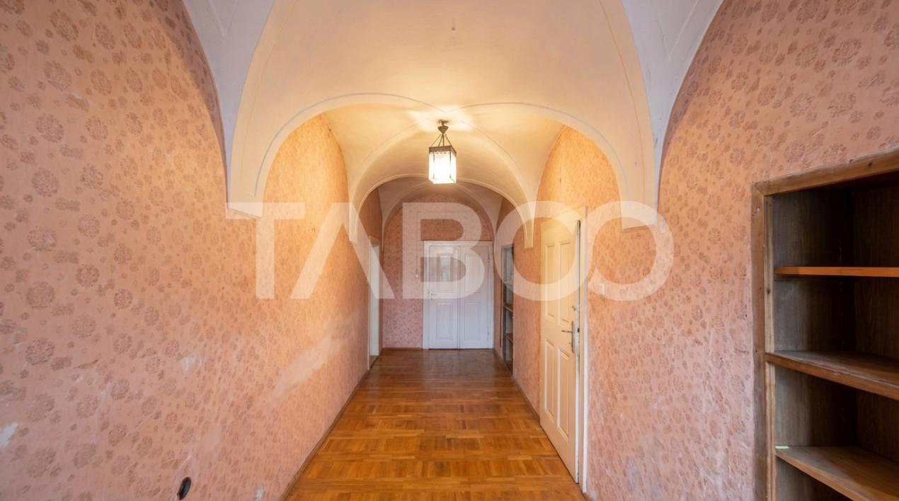 Apartament 2 camere  de vanzare 81mpu + pivnita 22mp Centrul Istoric 