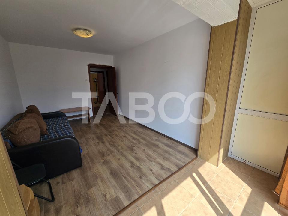 Apartament 2 camere de vanzare decomandat 52 mpu etaj 3 Terezian Sibiu