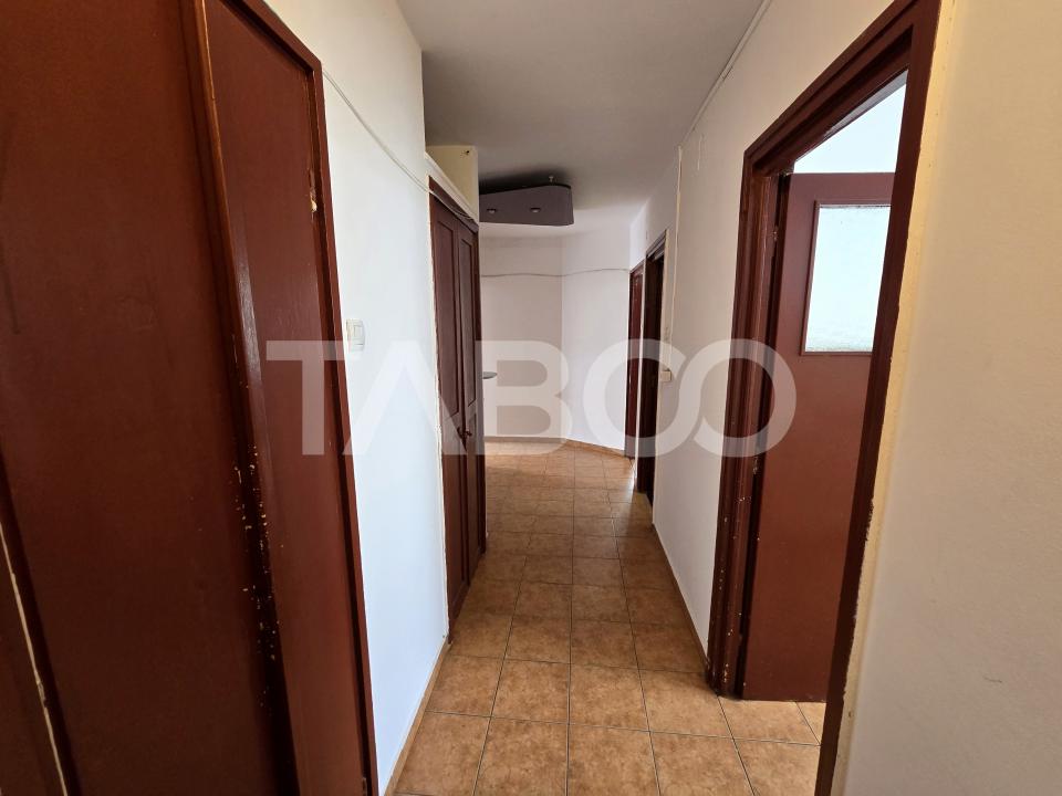 Apartament 2 camere de vanzare decomandat 52 mpu etaj 3 Terezian Sibiu