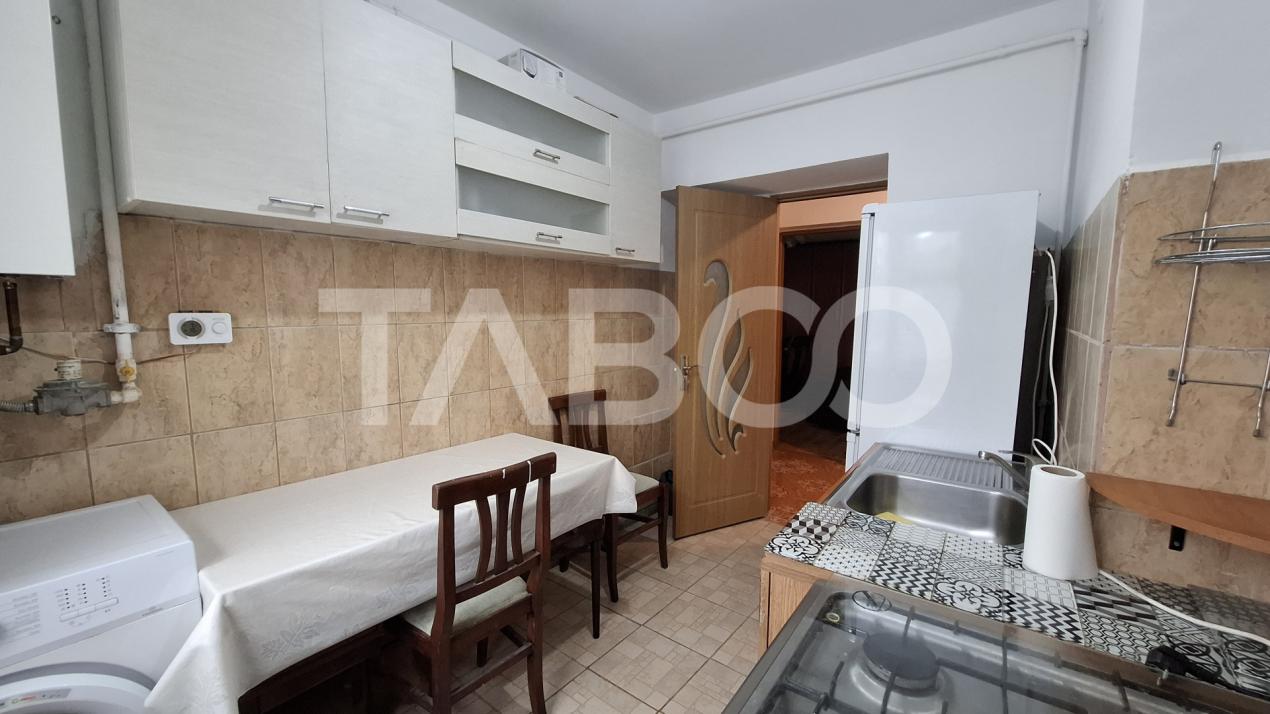 Apartament 2 camere de vanzare decomandat 54 mp zona Vasile Aaron 