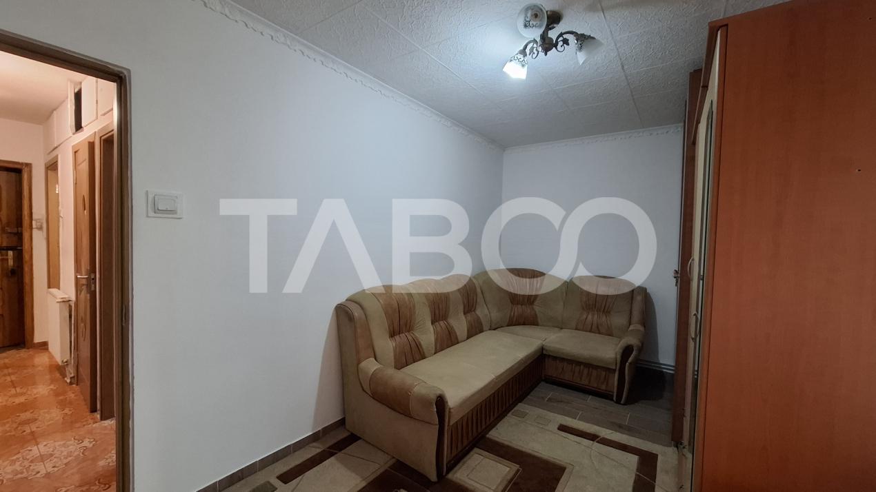 Apartament 2 camere de vanzare decomandat 54 mp zona Vasile Aaron 