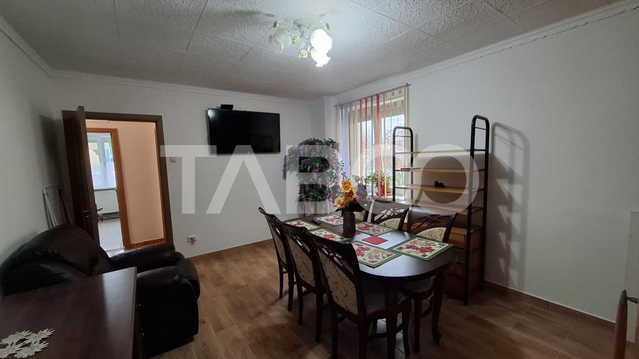 Apartament 2 camere de vanzare decomandat 54 mp zona Vasile Aaron 