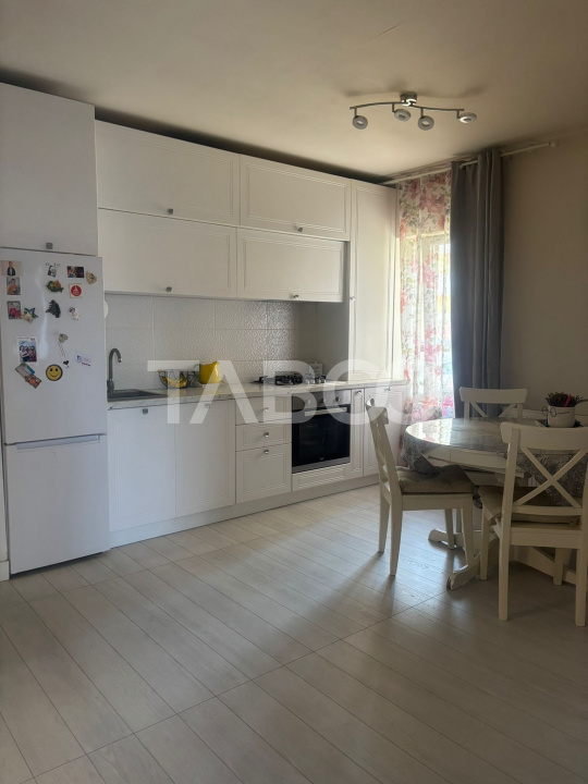 Apartament 2 camere de vanzare decomandate cu parcare in Floresti