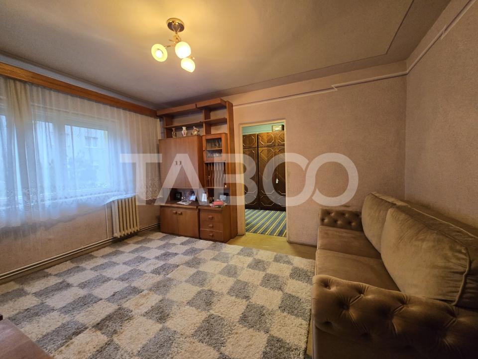 Apartament 2 camere de vanzare etaj intermediar 36mp zona Vasile Aaron