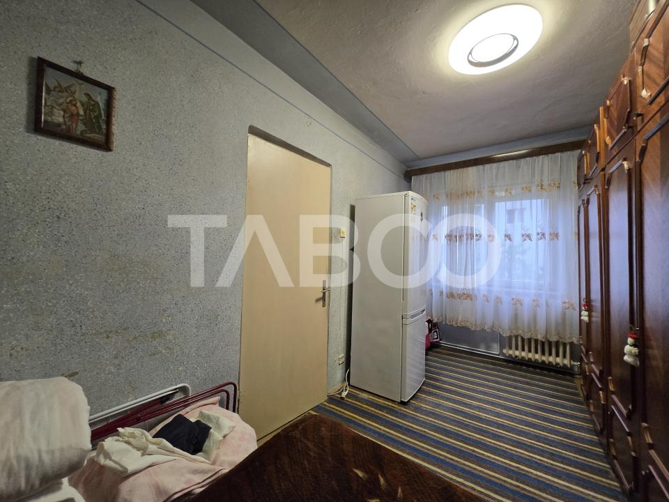 Apartament 2 camere de vanzare etaj intermediar 36mp zona Vasile Aaron