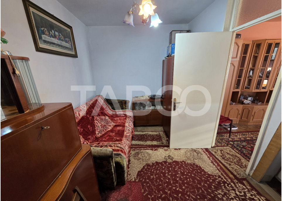 Apartament 2 camere de vanzare etaj intermediar balcon Cedonia Sibiu