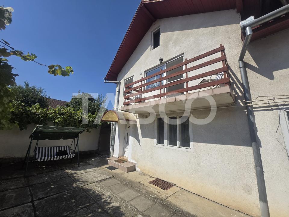 Apartament 2 camere de vanzare la casa 77mp curte si pivnita Sub Arini