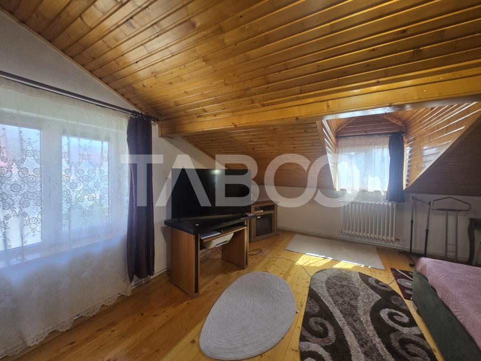 Apartament 2 camere de vanzare la casa 77mp curte si pivnita Sub Arini