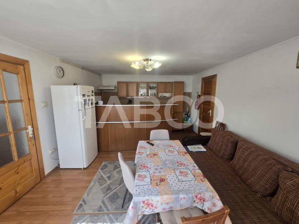 Apartament 2 camere de vanzare la casa 77mp curte si pivnita Sub Arini