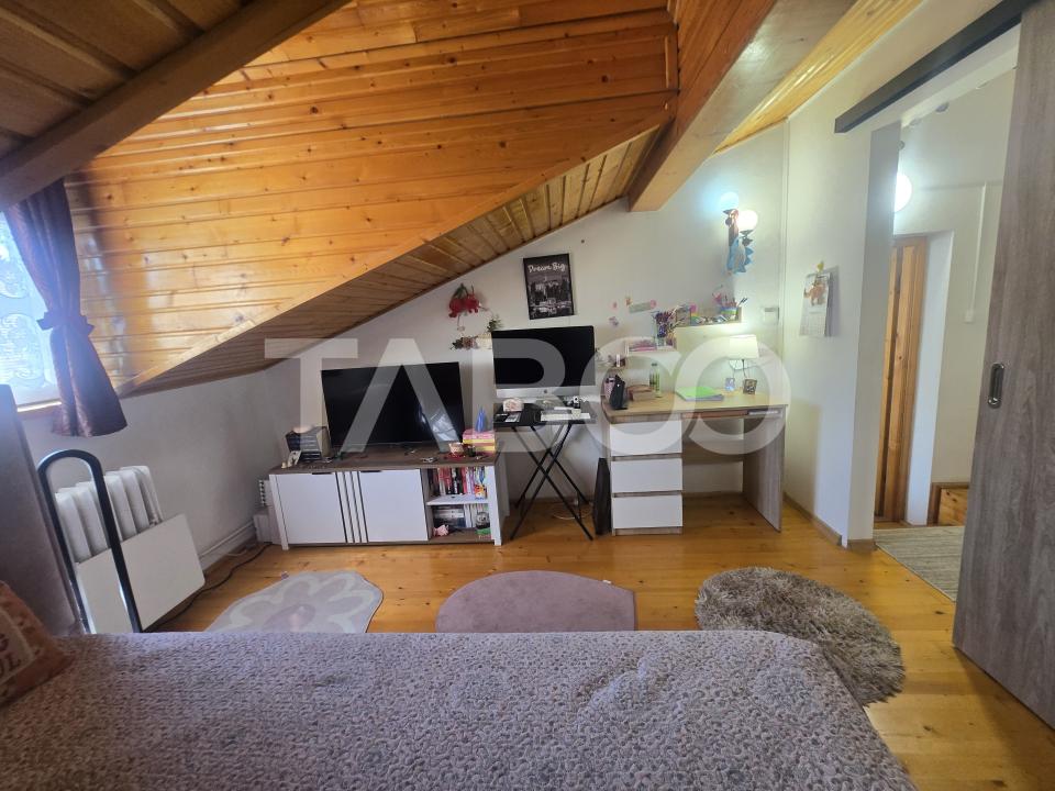 Apartament 2 camere de vanzare la casa 77mp curte si pivnita Sub Arini