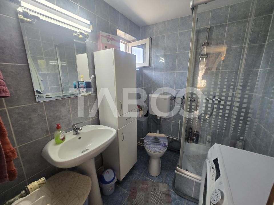 Apartament 2 camere de vanzare la casa 77mp curte si pivnita Sub Arini