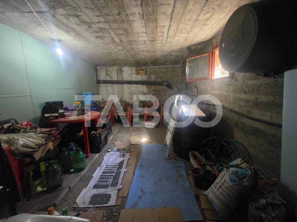 Apartament 2 camere de vanzare la casa 77mp curte si pivnita Sub Arini