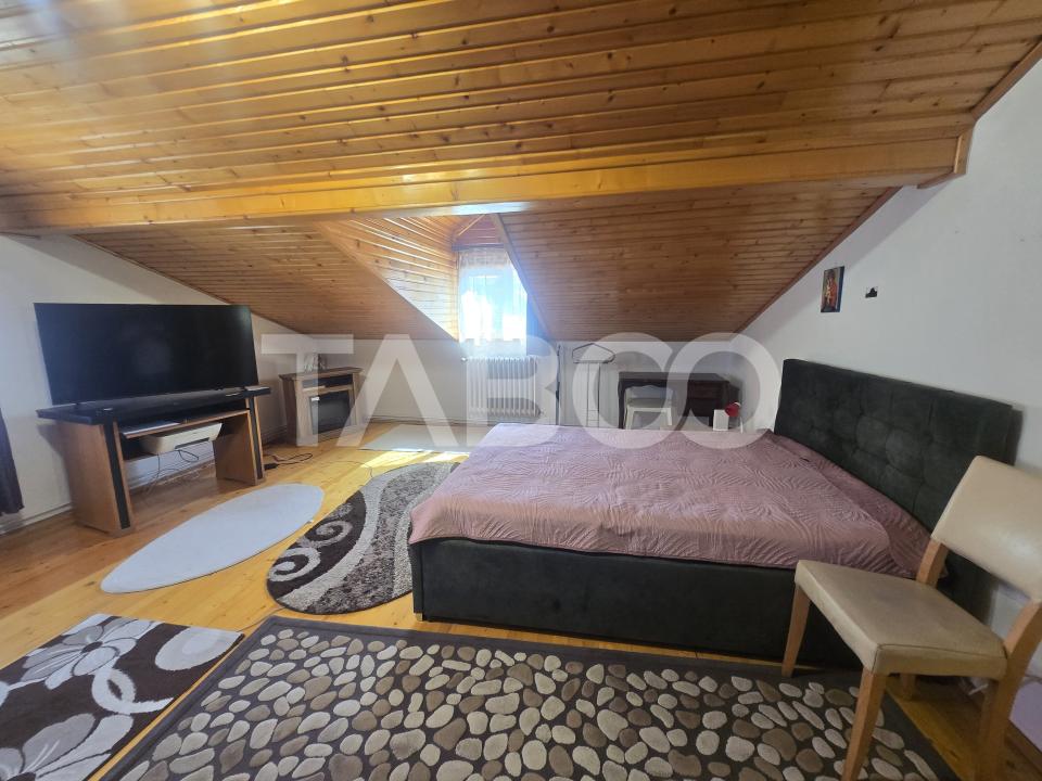 Apartament 2 camere de vanzare la casa 77mp curte si pivnita Sub Arini