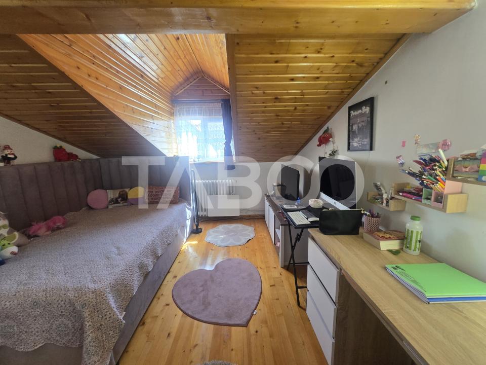 Apartament 2 camere de vanzare la casa 77mp curte si pivnita Sub Arini