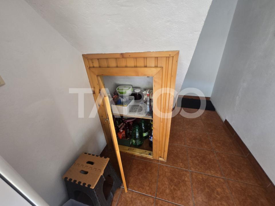 Apartament 2 camere de vanzare la casa 77mp curte si pivnita Sub Arini