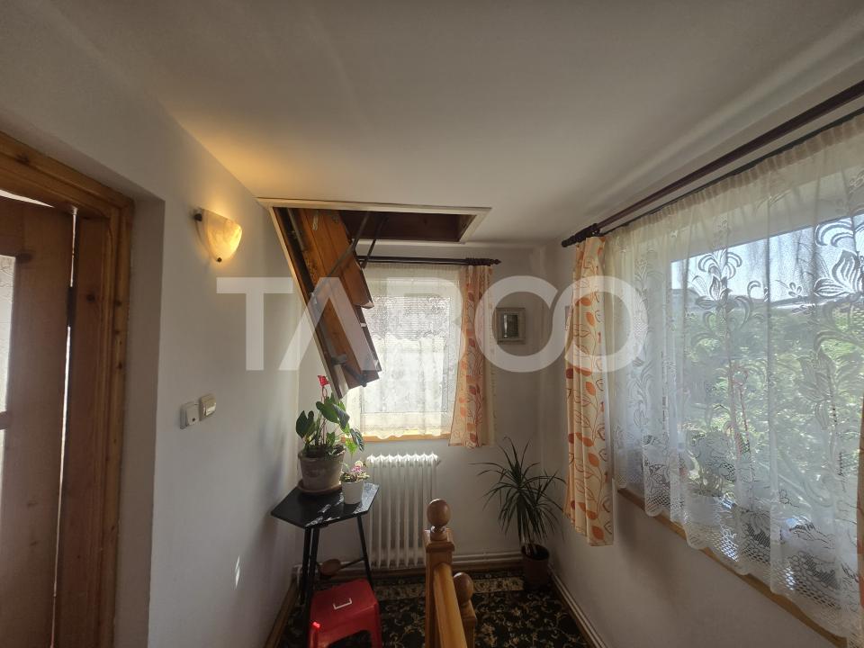 Apartament 2 camere de vanzare la casa 77mp curte si pivnita Sub Arini