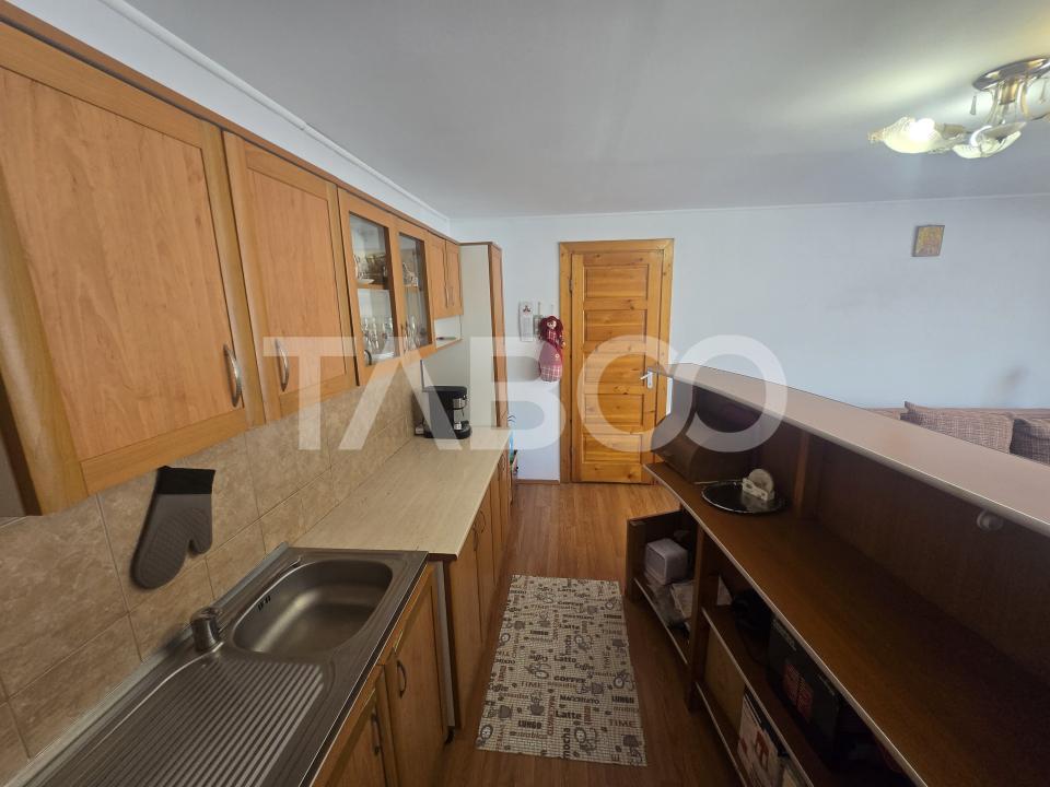 Apartament 2 camere de vanzare la casa 77mp curte si pivnita Sub Arini